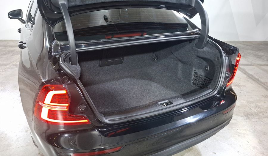 Volvo S60 2.0 T5 MOMENTUM AUTO Sedan 2021