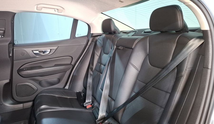 Volvo S60 2.0 B4 MHEV MOMENTUM AUTO Sedan 2022