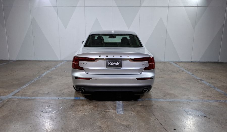 Volvo S60 2.0 B4 MHEV MOMENTUM AUTO Sedan 2022