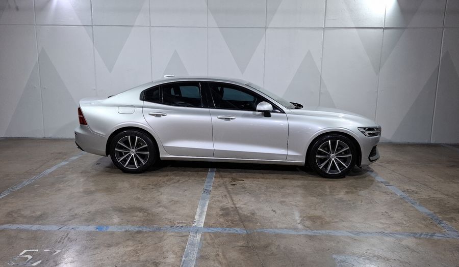 Volvo S60 2.0 B4 MHEV MOMENTUM AUTO Sedan 2022