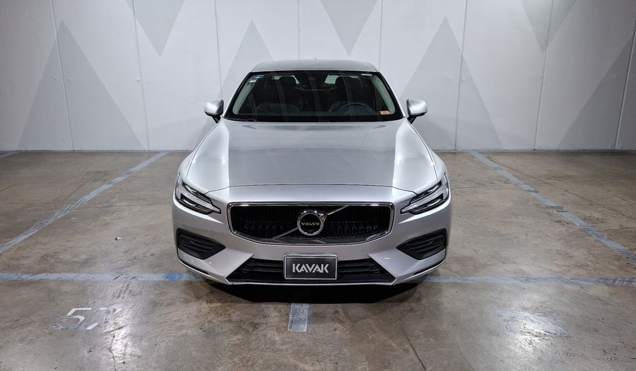 Volvo S60 2.0 B4 MHEV MOMENTUM AUTO Sedan 2022