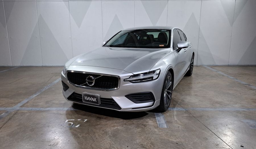Volvo S60 2.0 B4 MHEV MOMENTUM AUTO Sedan 2022