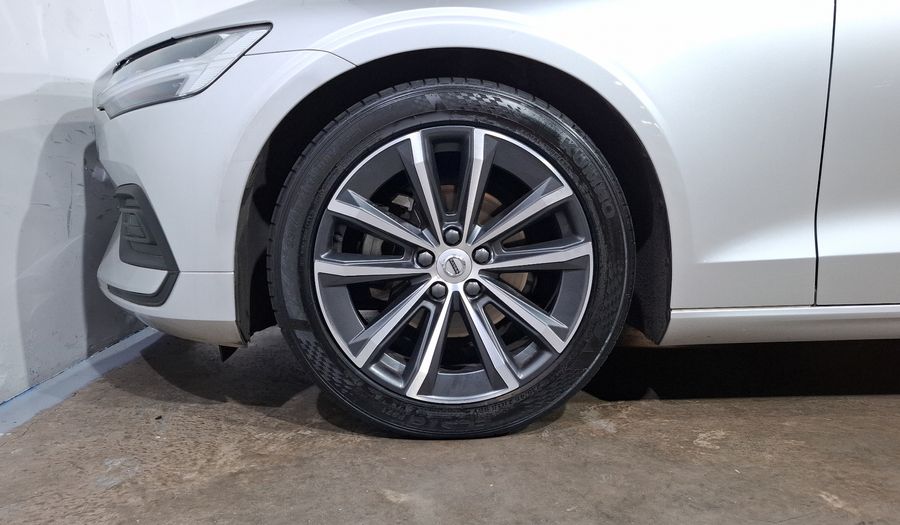 Volvo S60 2.0 B4 MHEV MOMENTUM AUTO Sedan 2022