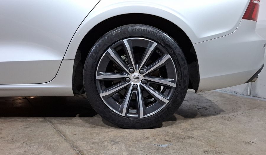Volvo S60 2.0 B4 MHEV MOMENTUM AUTO Sedan 2022