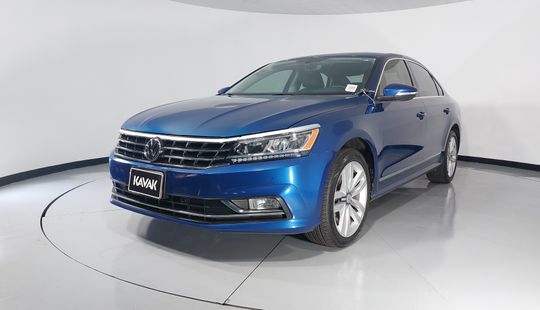 Volkswagen • Passat