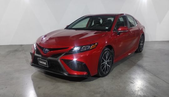 Toyota • Camry
