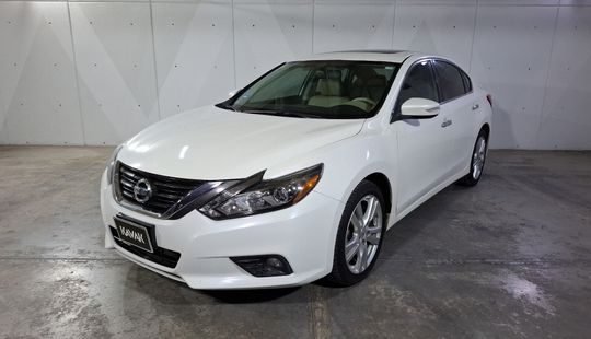 Nissan • Altima