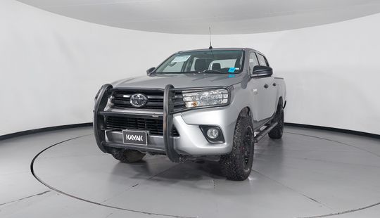 Toyota • Hilux