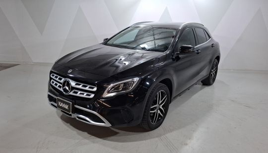 Mercedes Benz • Clase GLA