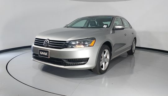Volkswagen • Passat