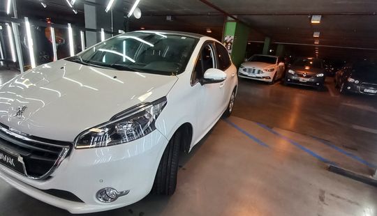 Peugeot • 208