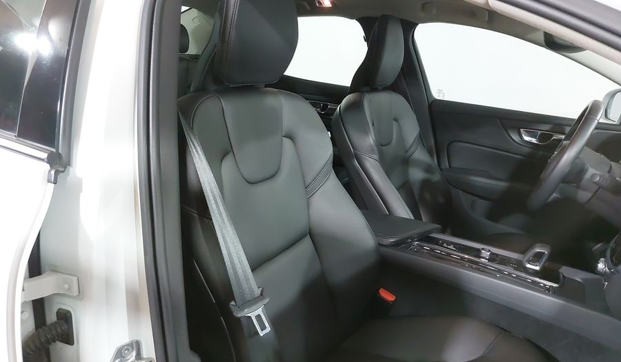 Volvo S60 2.0 B4 MHEV MOMENTUM AUTO Sedan 2022