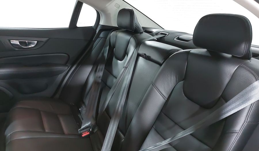 Volvo S60 2.0 B4 MHEV MOMENTUM AUTO Sedan 2022