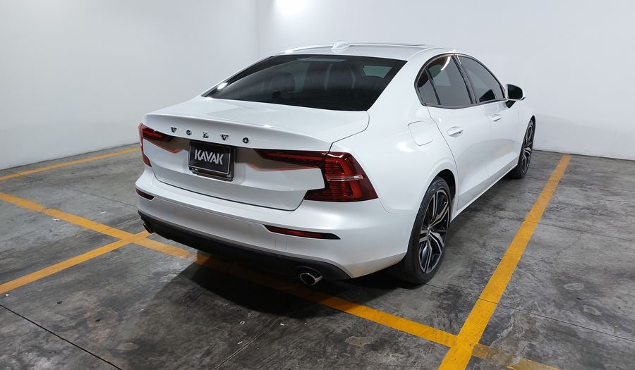 Volvo S60 2.0 B4 MHEV MOMENTUM AUTO Sedan 2022