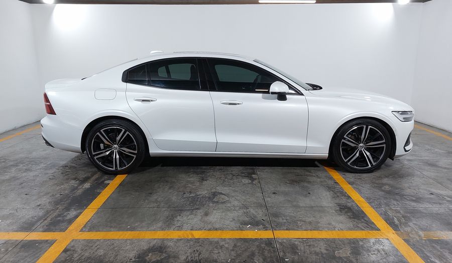 Volvo S60 2.0 B4 MHEV MOMENTUM AUTO Sedan 2022