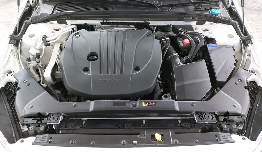 Volvo S60 2.0 B4 MHEV MOMENTUM AUTO Sedan 2022