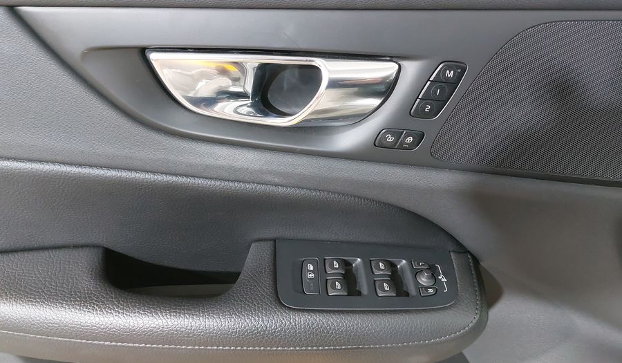 Volvo S60 2.0 B4 MHEV MOMENTUM AUTO Sedan 2022