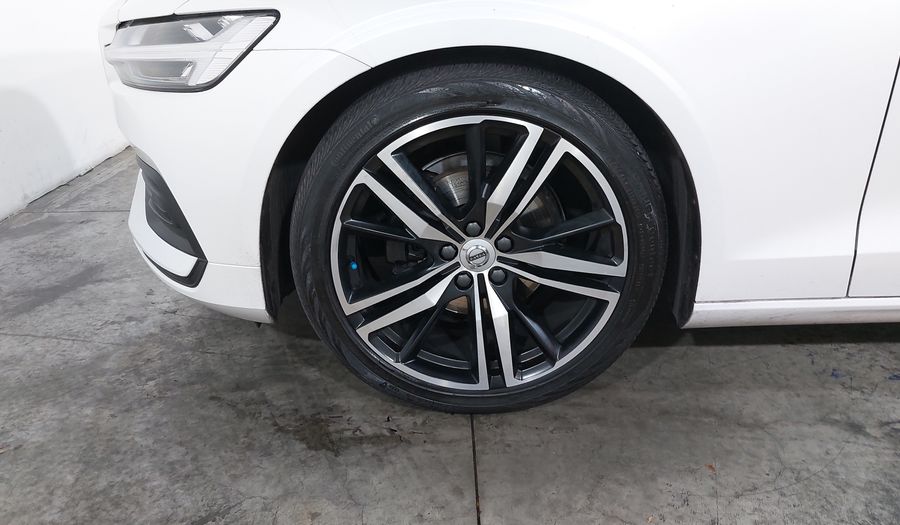 Volvo S60 2.0 B4 MHEV MOMENTUM AUTO Sedan 2022