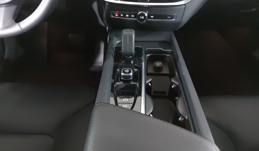 Volvo S60 2.0 B4 MHEV MOMENTUM AUTO Sedan 2022
