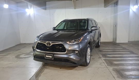 Toyota • Highlander