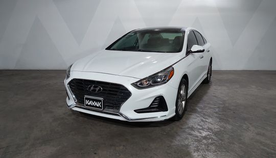 Hyundai • Sonata