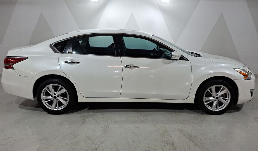 Nissan Altima 2.5 ADVANCE NAVI CVT Sedan 2014