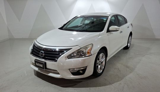 Nissan • Altima