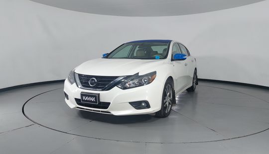 Nissan • Altima