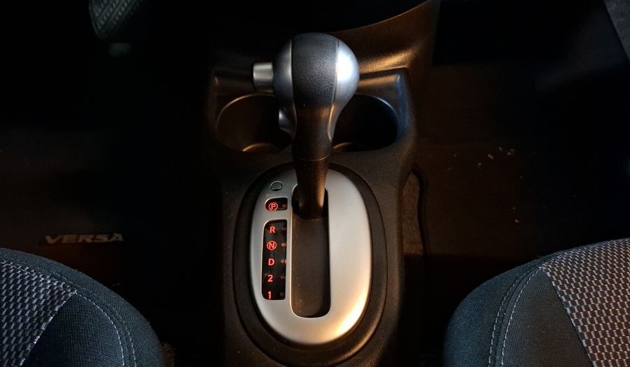 Nissan Versa 1.6 ADVANCE TA AC Sedan 2015