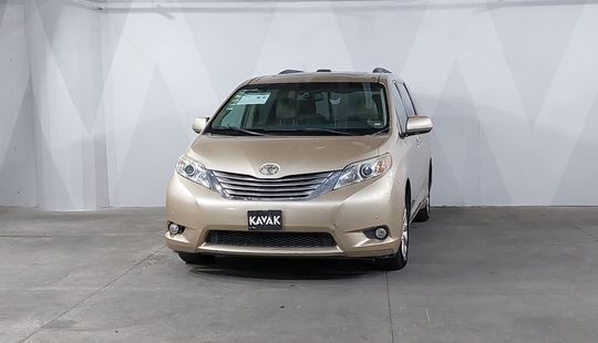 Toyota • Sienna