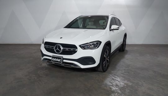 Mercedes Benz • Clase GLA