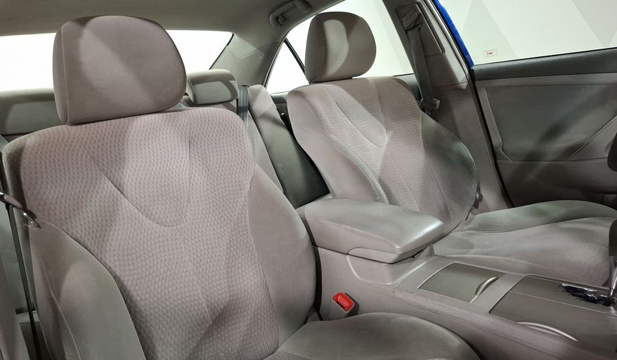 Toyota Camry 2.5 LE 6AT Sedan 2011