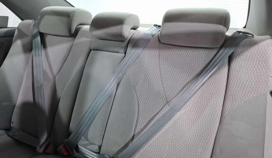 Toyota Camry 2.5 LE 6AT Sedan 2011