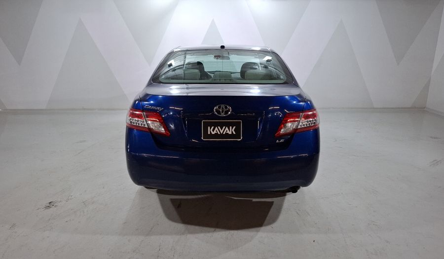Toyota Camry 2.5 LE 6AT Sedan 2011