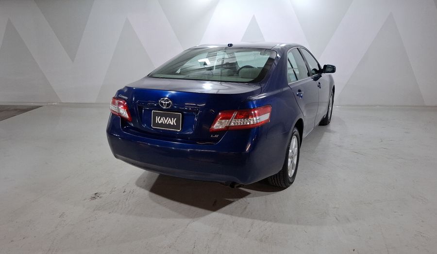 Toyota Camry 2.5 LE 6AT Sedan 2011