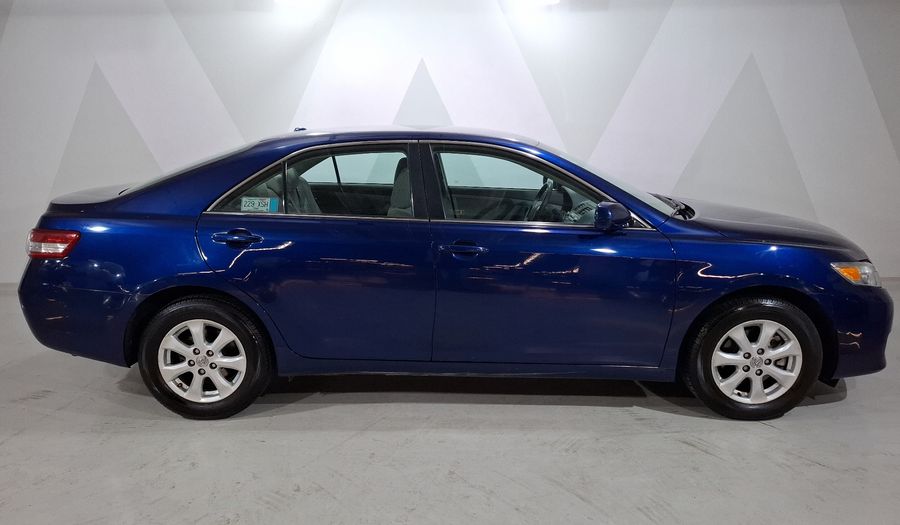 Toyota Camry 2.5 LE 6AT Sedan 2011