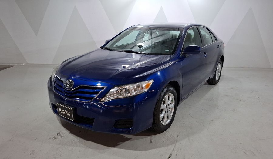 Toyota Camry 2.5 LE 6AT Sedan 2011