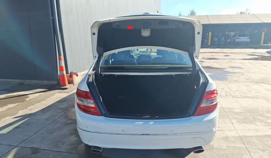 Mercedes Benz Clase C 3.0 300 ELEGANCE Sedan 2011