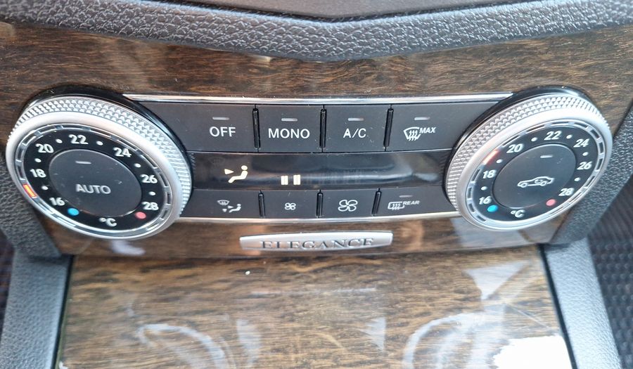 Mercedes Benz Clase C 3.0 300 ELEGANCE Sedan 2011