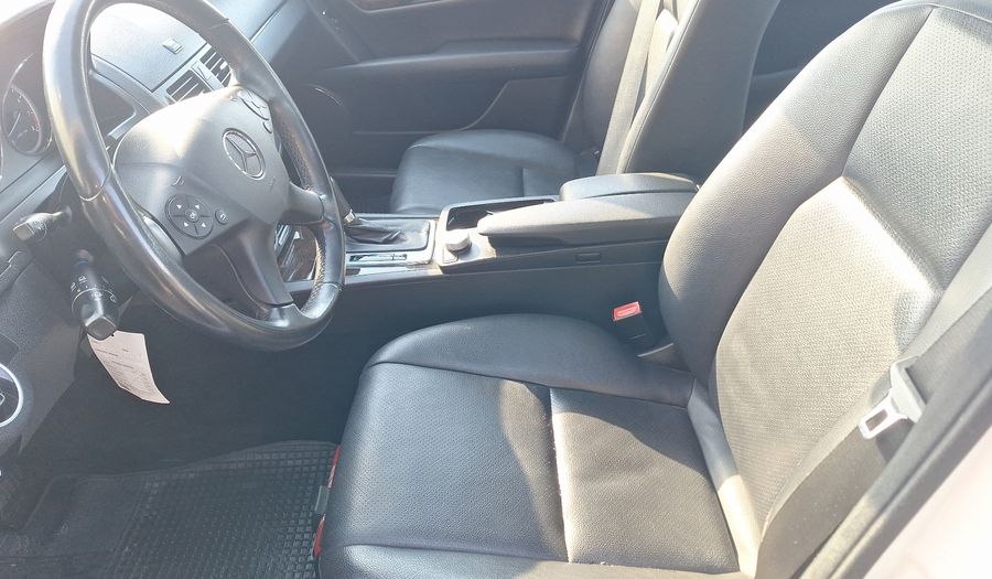 Mercedes Benz Clase C 3.0 300 ELEGANCE Sedan 2011