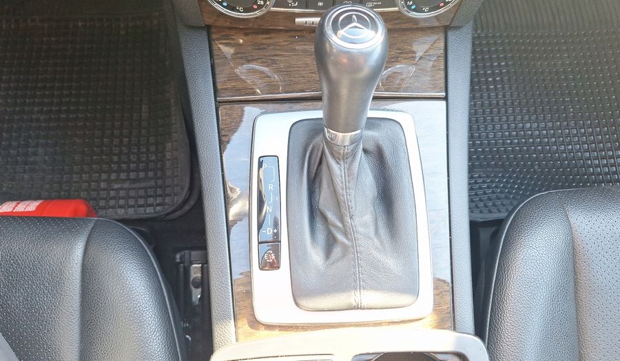 Mercedes Benz Clase C 3.0 300 ELEGANCE Sedan 2011