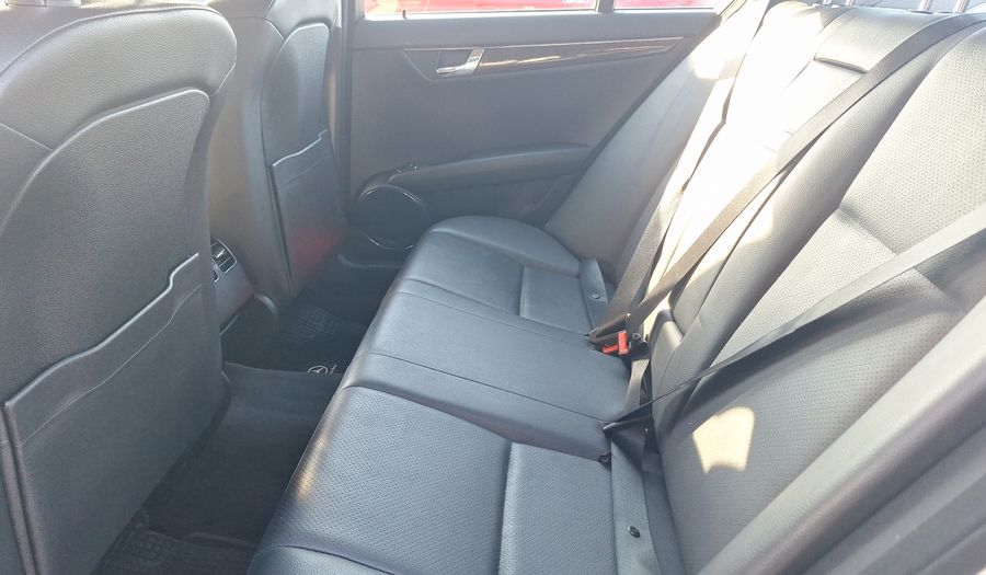 Mercedes Benz Clase C 3.0 300 ELEGANCE Sedan 2011