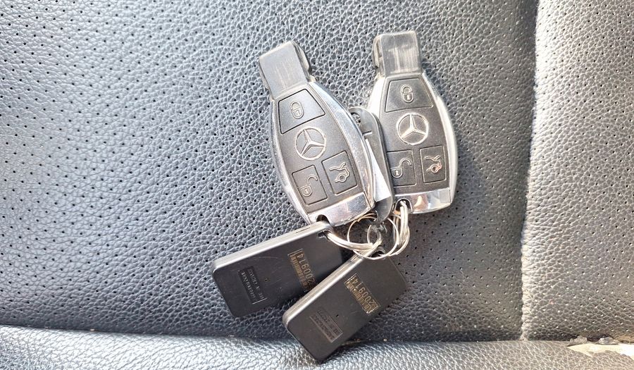 Mercedes Benz Clase C 3.0 300 ELEGANCE Sedan 2011