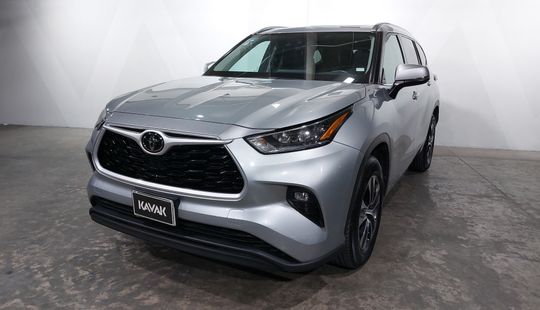 Toyota • Highlander