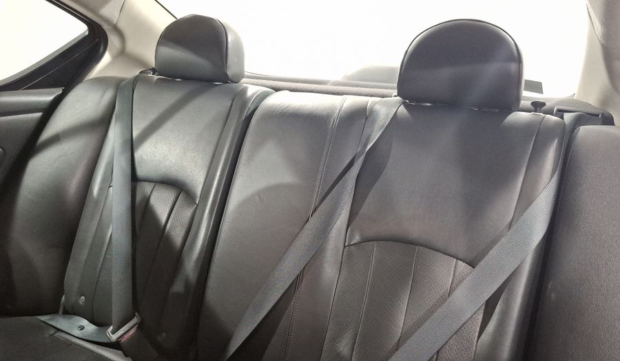 Nissan Versa 1.6 EXCLUSIVE TA AC Sedan 2015