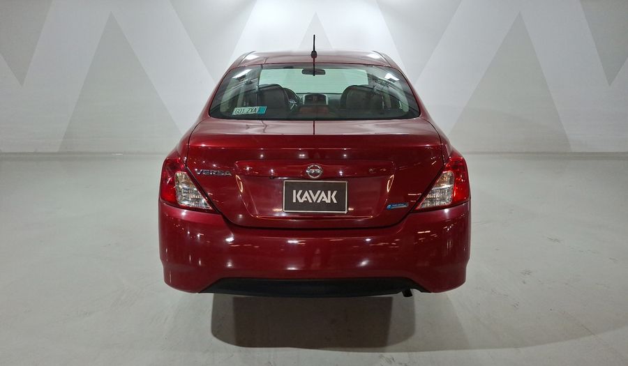 Nissan Versa 1.6 EXCLUSIVE TA AC Sedan 2015