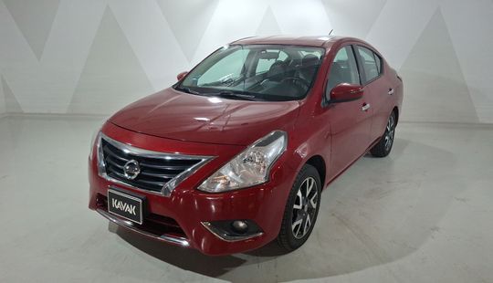 Nissan • Versa