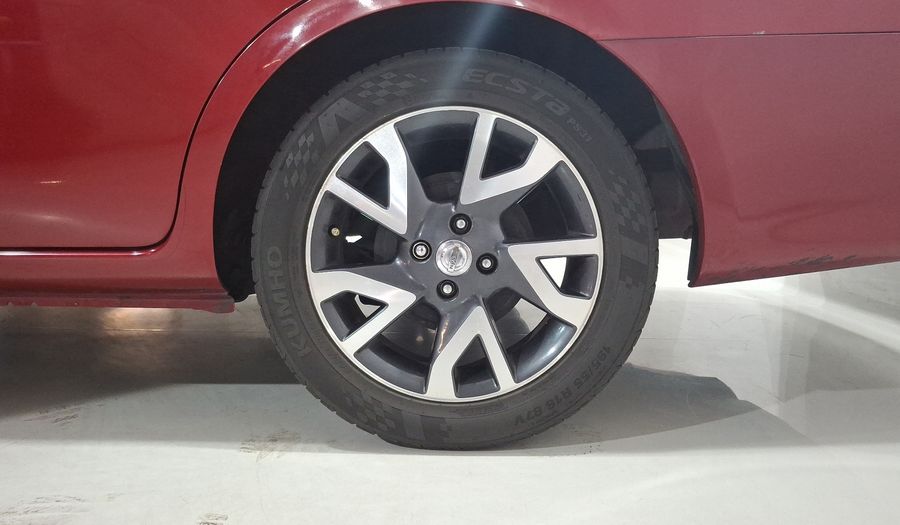 Nissan Versa 1.6 EXCLUSIVE TA AC Sedan 2015