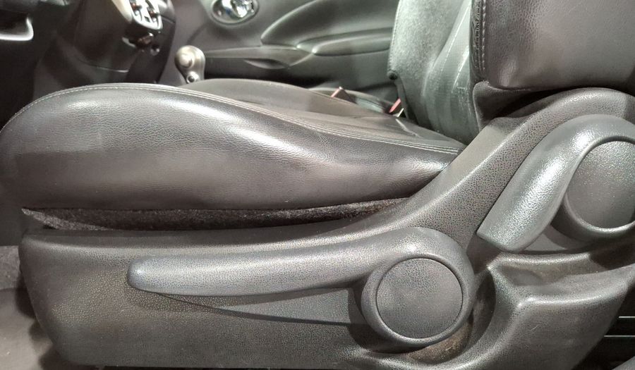 Nissan Versa 1.6 EXCLUSIVE TA AC Sedan 2015