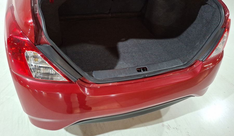 Nissan Versa 1.6 EXCLUSIVE TA AC Sedan 2015